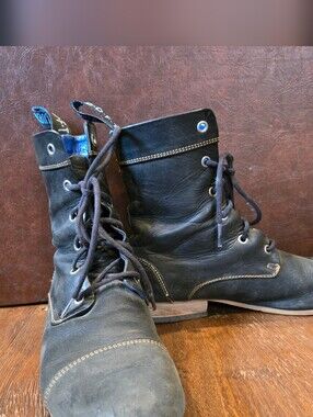 Fluevog Radio BBC In Black